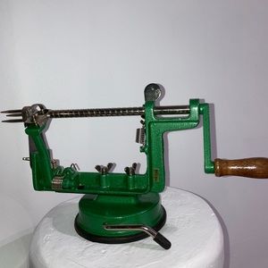 Apple 🍏 and potato 🥔 peeler